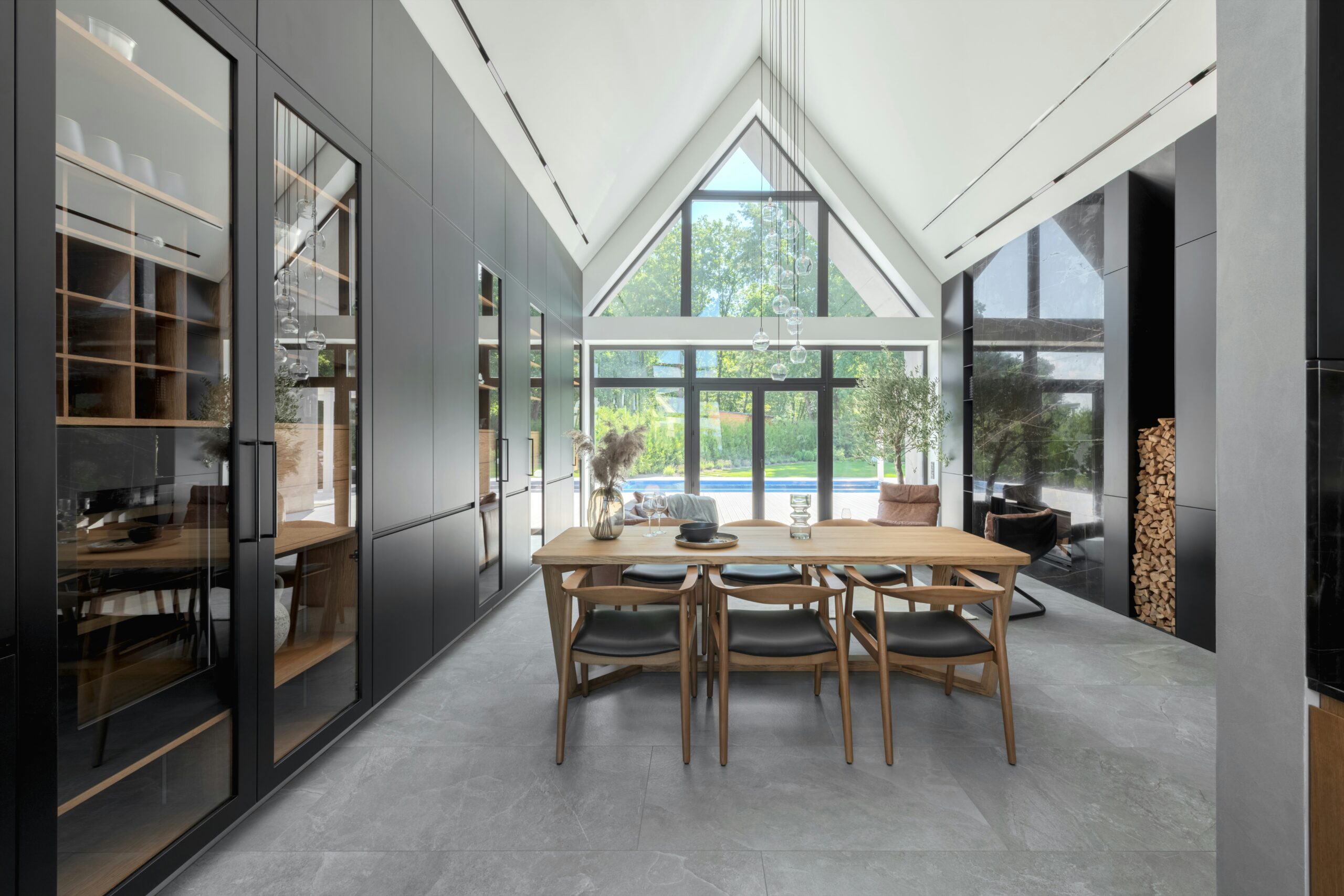 yevhenii-deshko-quUWyD-GJXw-unsplash open concept vs traditional layout